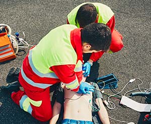 Paramerdic administering emergency treatment